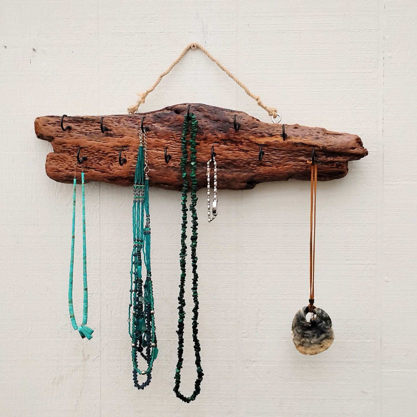Organize your jewelry in style with our Wall Hanging Necklace Organizer. Made from driftwood, this key hook adds a rustic touch to your room. Keep your necklaces tangle-free and easily accessible while also adding a charming decorative element. Maximizing space and adding convenience to your daily routine.